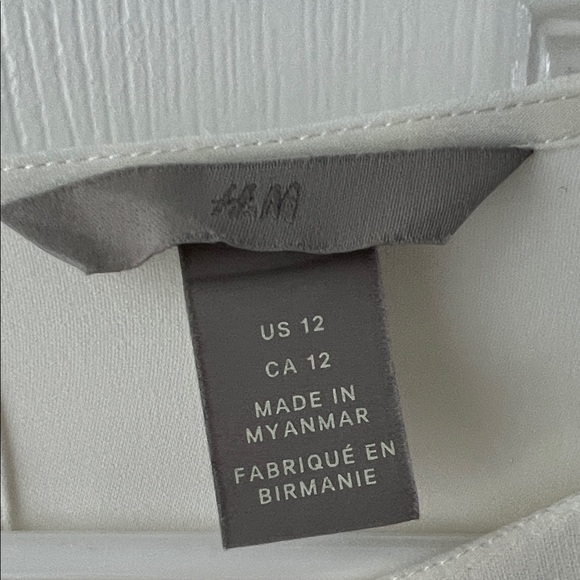 Elegant Cream Blouse - Picture 3 of 3